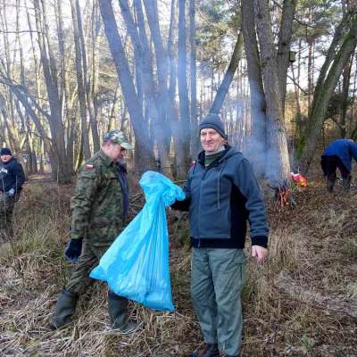 Wędkarze „Lina” posprzątali jezioro Trzecie