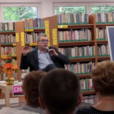 Grzegorz Miecugow odwiedził słubicką bibliotekę