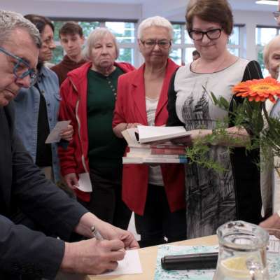 Grzegorz Miecugow odwiedził słubicką bibliotekę