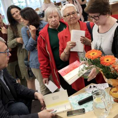 Grzegorz Miecugow odwiedził słubicką bibliotekę